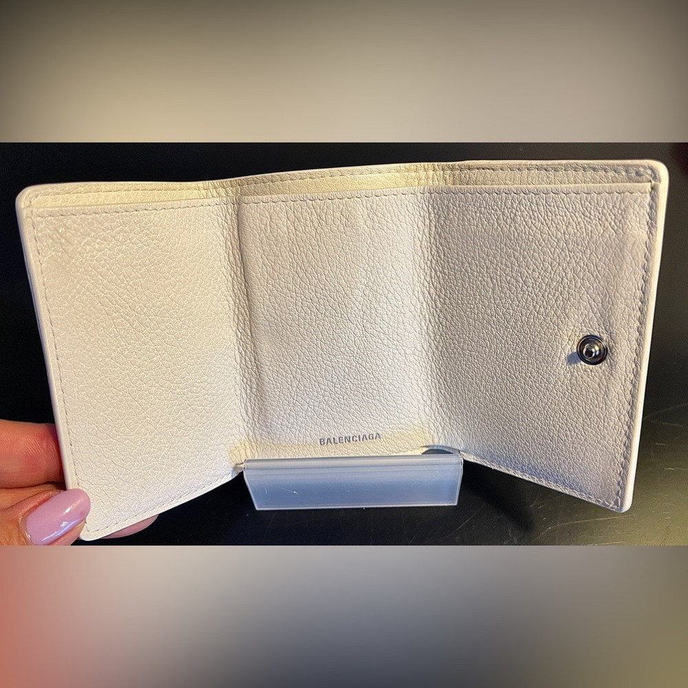 Balenciaga Calfskin Leather trifold wallet EUC white - Picture 2 of 16